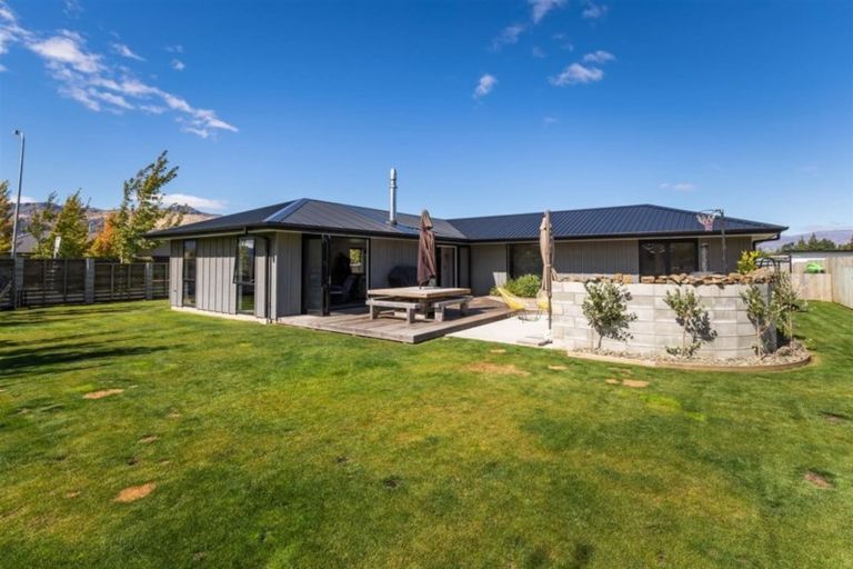 Photo of property in 2 Little Maude Drive, Lake Hawea, Wanaka, 9382