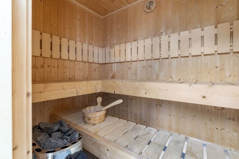 Photo of property in 16a Fenwick Avenue, Milford, Auckland, 0620