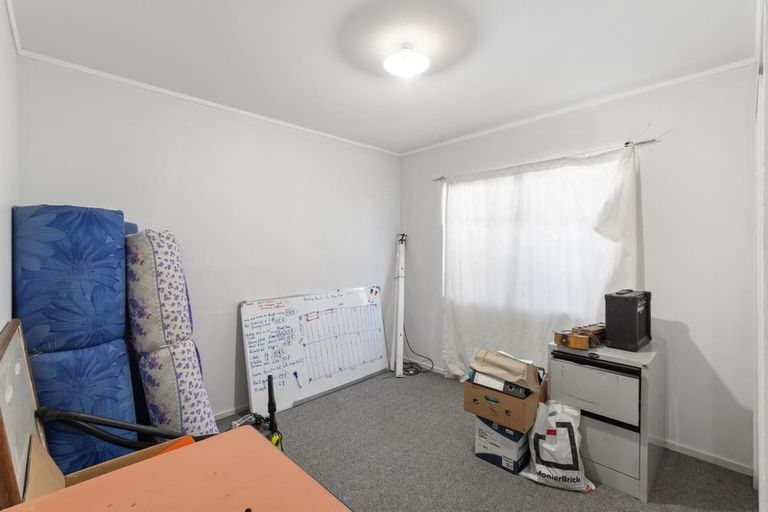 Photo of property in 2/6 Eulogy Place, Randwick Park, Auckland, 2105