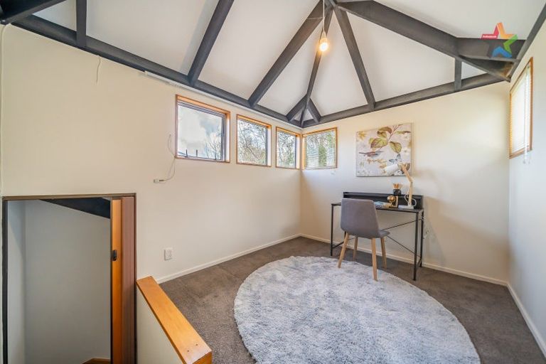 Photo of property in 2/196 Dowse Drive, Maungaraki, Lower Hutt, 5010