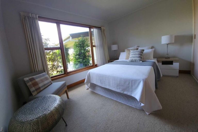 Photo of property in 32 Middlepark Road, Sockburn, Christchurch, 8042