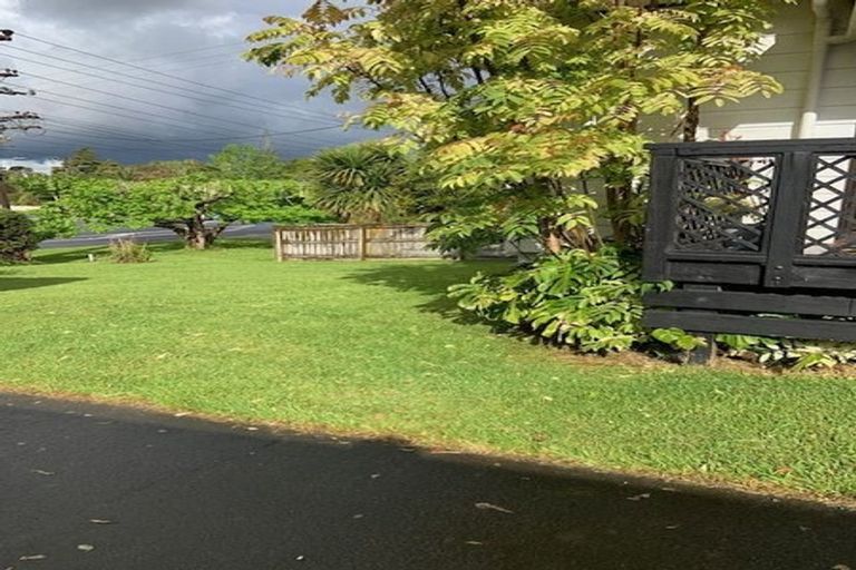 Photo of property in 1/232 Henderson Valley Road, Henderson, Auckland, 0612