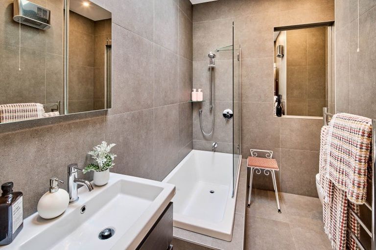 Photo of property in 292 The Parade, Island Bay, Wellington, 6023