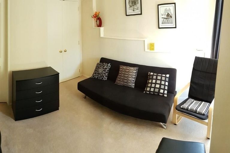 Photo of property in 14 Fulmar Way, Unsworth Heights, Auckland, 0632