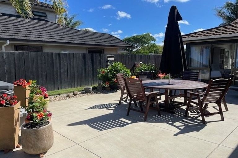 Photo of property in 7 Donzella Place, Conifer Grove, Takanini, 2112