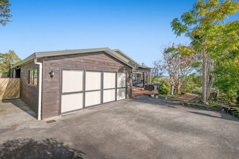 Photo of property in 2 Hand Road, Helensville, 0800