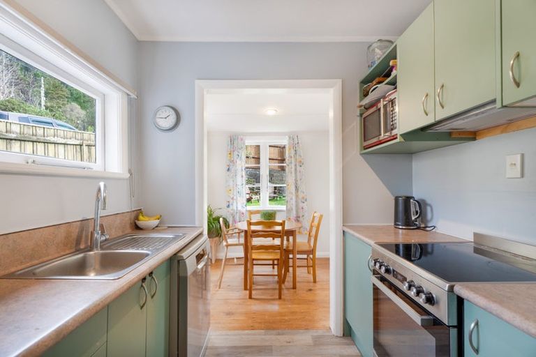 Photo of property in 35 Elmslie Road, Pinehaven, Upper Hutt, 5019