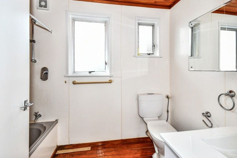 Photo of property in 63 Harrington Road, Henderson, Auckland, 0610