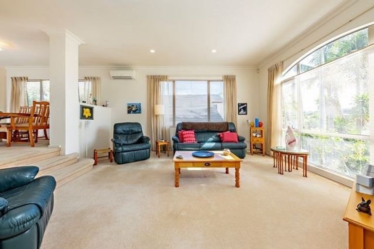 Photo of property in 60 Mt Lebanon Crescent, The Gardens, Auckland, 2105