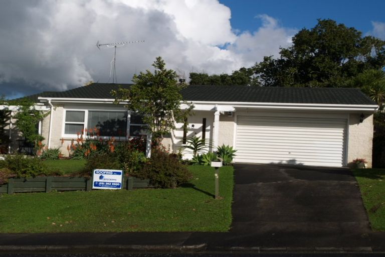 Photo of property in 1a Tanglewood Place, Cockle Bay, Auckland, 2014