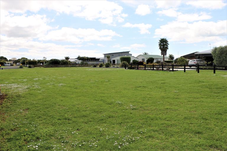 Photo of property in 16 Mylindas Road, Whakatiwai, Miranda, 2473