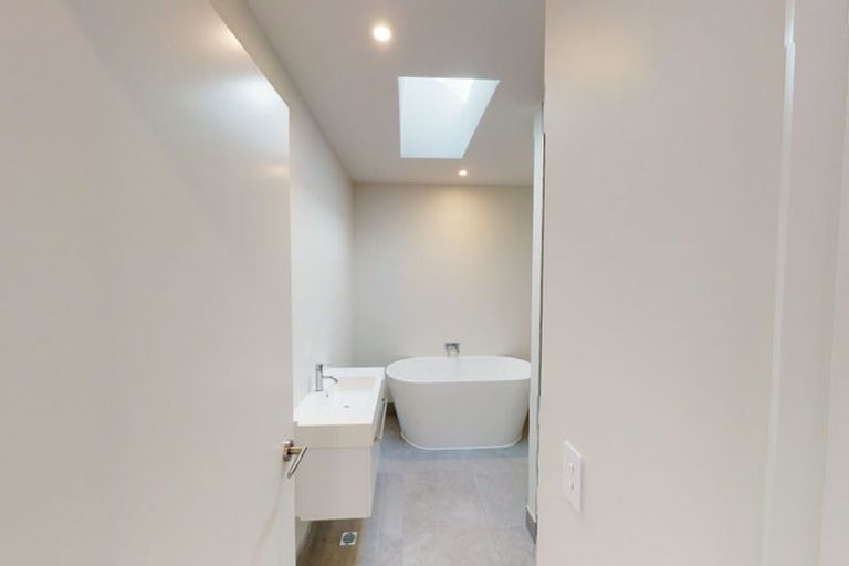 Photo of property in 1c Wai-iti Crescent, Woburn, Lower Hutt, 5010