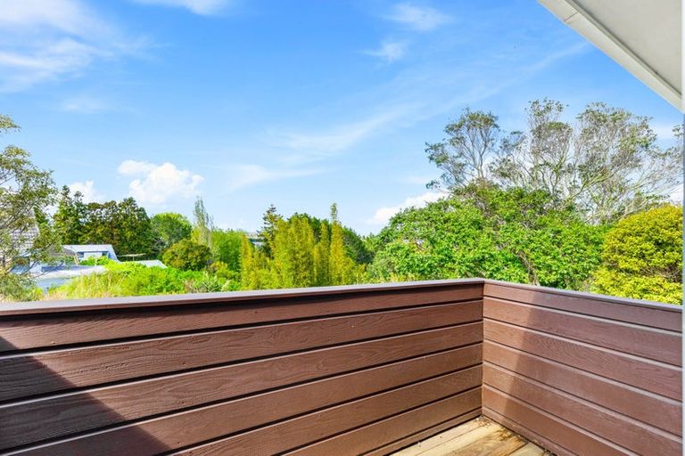 Photo of property in 1/1032 East Coast Road, Fairview Heights, Auckland, 0630