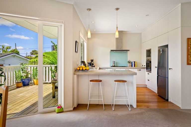 Photo of property in 1 Manuwai Road, Torbay, Auckland, 0630