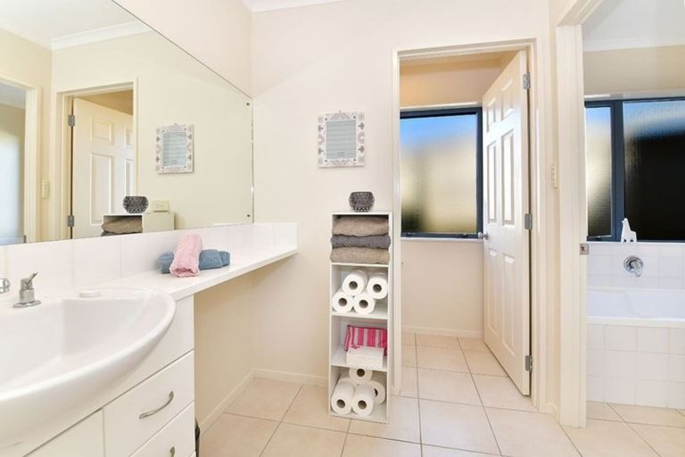 Photo of property in 56 Rivervale Grove, Stanmore Bay, Whangaparaoa, 0932
