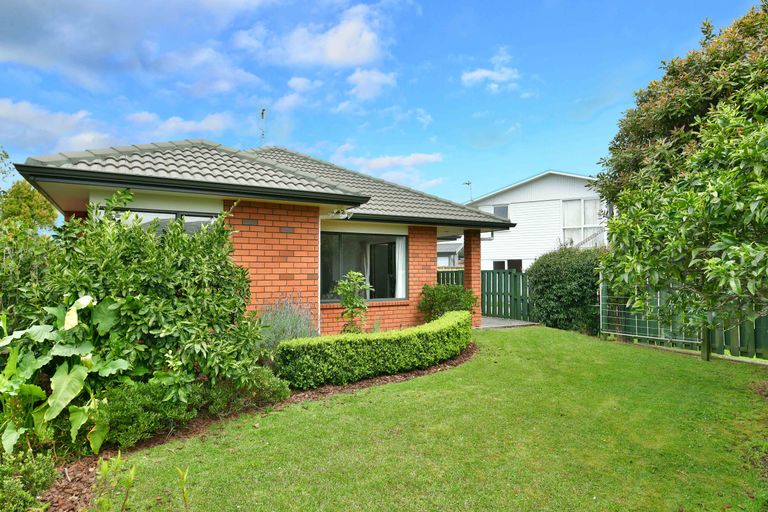 Photo of property in 29 Doment Crescent, Orewa, 0931