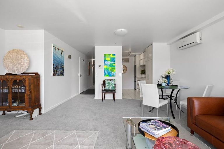 Photo of property in 10/74 Oriental Parade, Oriental Bay, Wellington, 6011