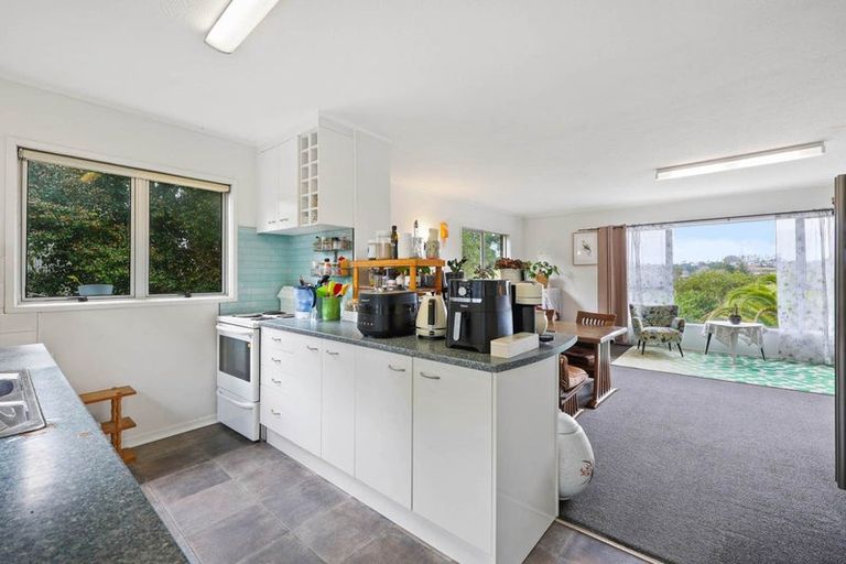 Photo of property in 1/66 Cockayne Crescent, Sunnynook, Auckland, 0620