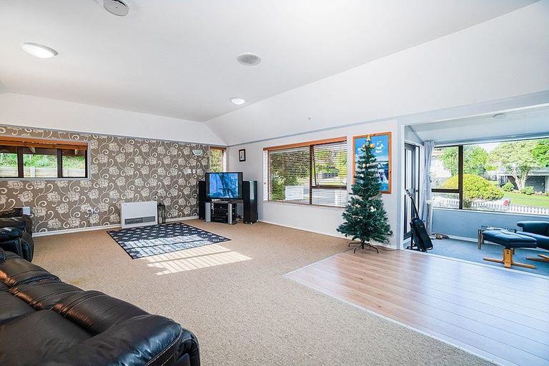 Photo of property in 24 Tiverton Crescent, Whalers Gate, New Plymouth, 4310