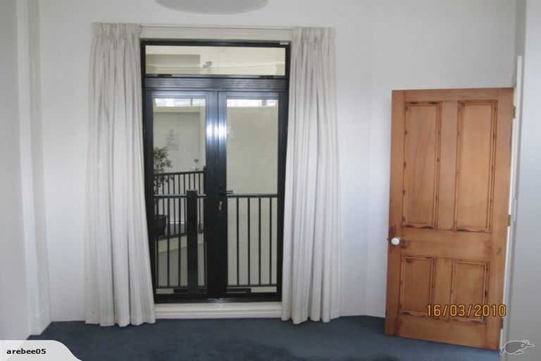 Photo of property in Endeavour Apartments, 13/125 Thorndon Quay, Pipitea, Wellington, 6011