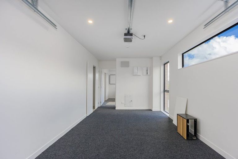 Photo of property in 19 Cedar Heights Avenue, Massey, Auckland, 0614