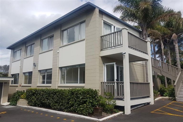 Photo of property in 21/72 Kitchener Road, Milford, Auckland, 0620