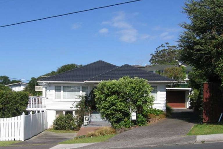 Photo of property in 98 Matipo Road, Mairangi Bay, Auckland, 0630