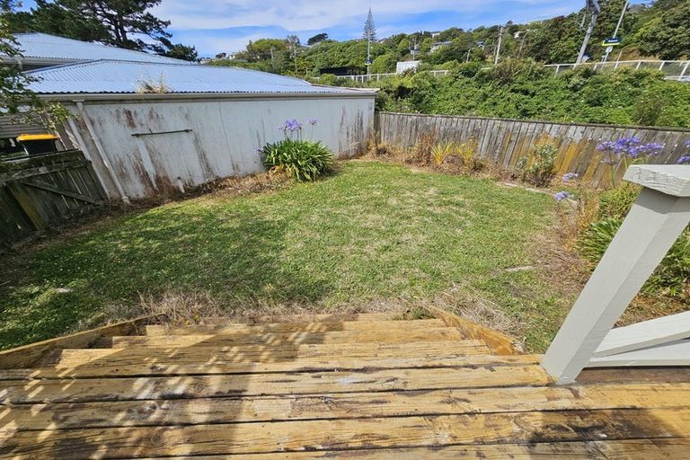 Photo of property in 15 Tawa Street, Tawa, Wellington, 5028