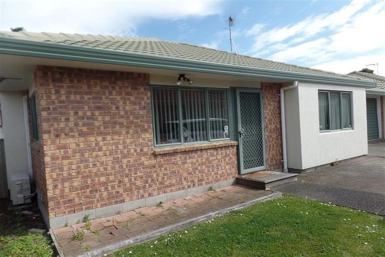 Photo of property in 7/43 Fruitvale Road, New Lynn, Auckland, 0600