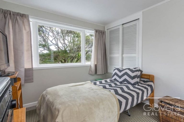 Photo of property in 8 Tawini Road, Titirangi, Auckland, 0604