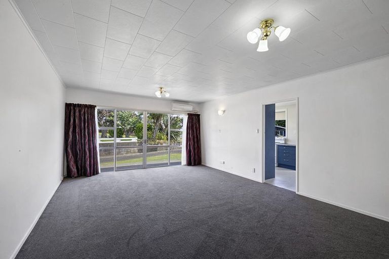 Photo of property in 1/12 Ambury Place, Merrilands, New Plymouth, 4312