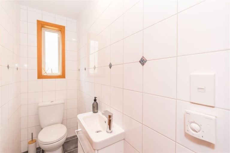 Photo of property in 36 Evans Pass Road, Sumner, Christchurch, 8081