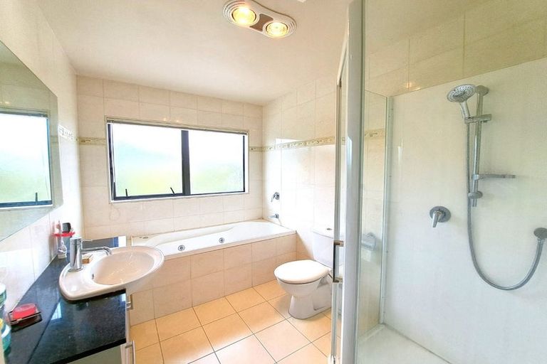 Photo of property in 3 Spoonbill Place, Unsworth Heights, Auckland, 0632