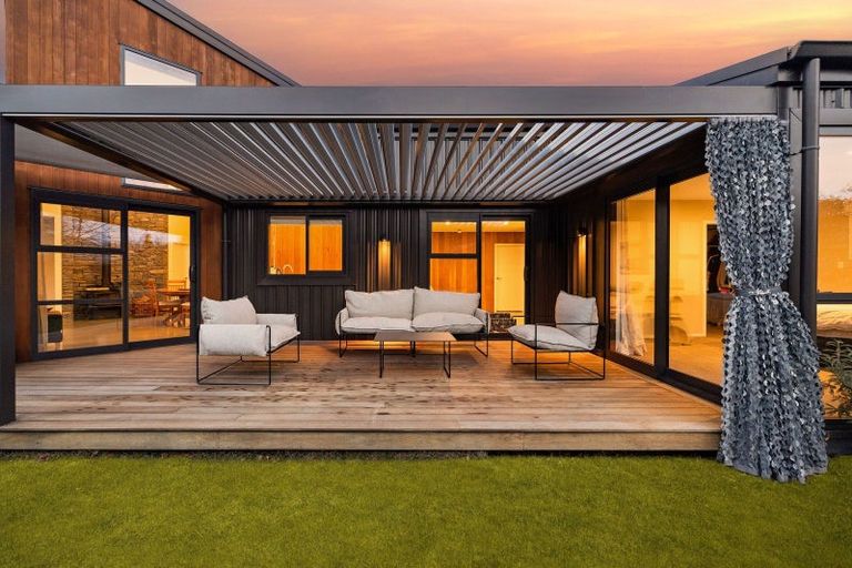 Photo of property in 20 Adamson Drive, Arrowtown, 9302