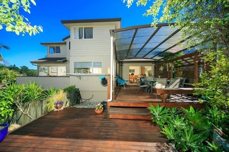 Photo of property in 7 Calypso Way, Unsworth Heights, Auckland, 0632