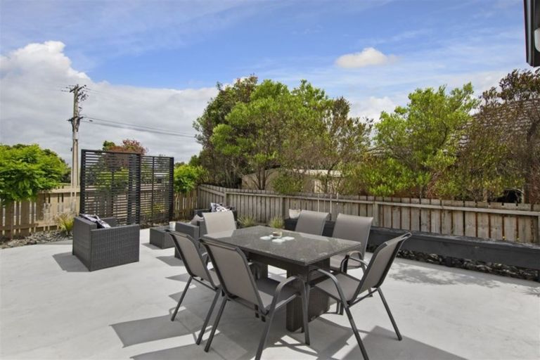 Photo of property in 86 Barbados Way, One Tree Point, 0118