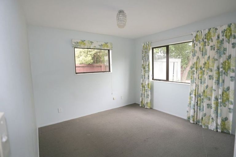 Photo of property in 1/36 Pitcairn Crescent, Bryndwr, Christchurch, 8053