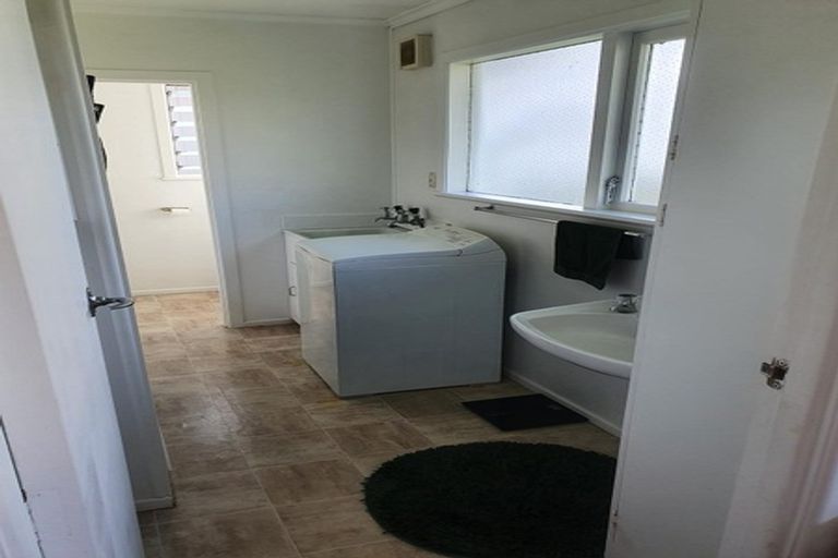 Photo of property in 19b Nutsey Avenue, Northcote, Auckland, 0627