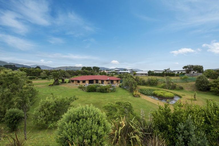 Photo of property in 47 Rutherford Drive, Waikanae Beach, Waikanae, 5036
