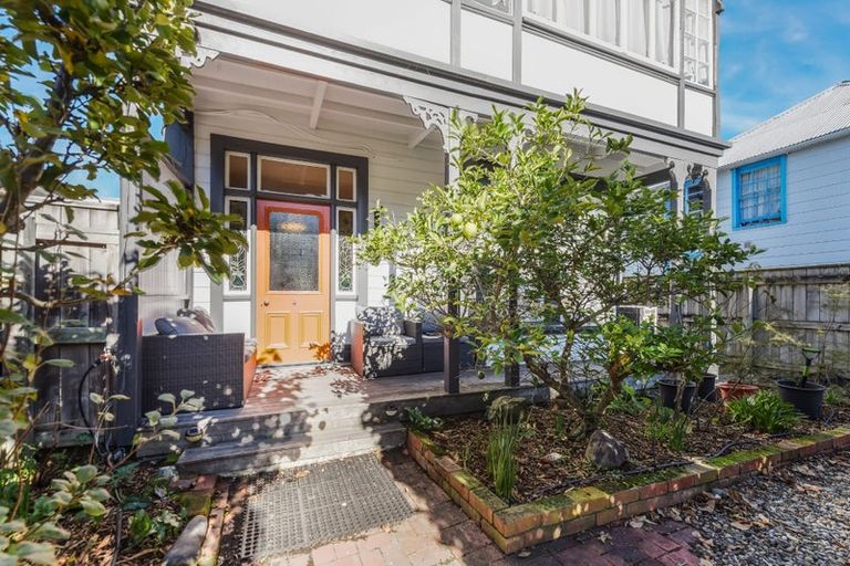 Photo of property in 344 Hardy Street, Nelson, 7010