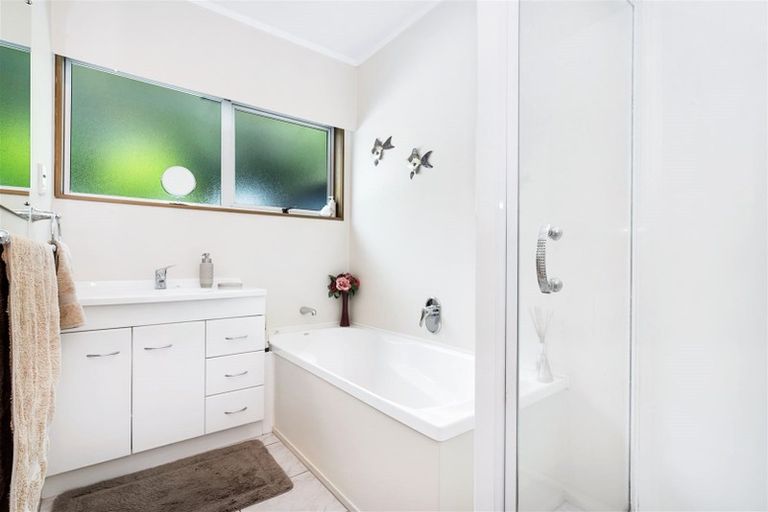 Photo of property in 2/266 Western Hills Drive, Avenues, Whangarei, 0110