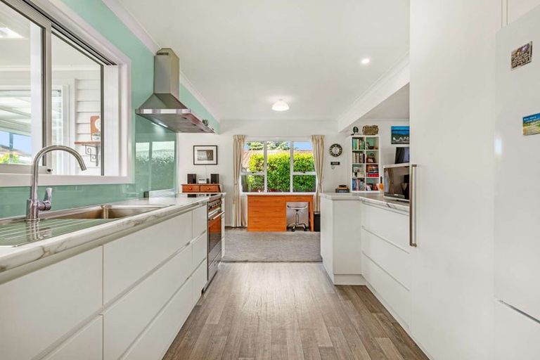 Photo of property in 1 Island View Road, Western Heights, Rotorua, 3015