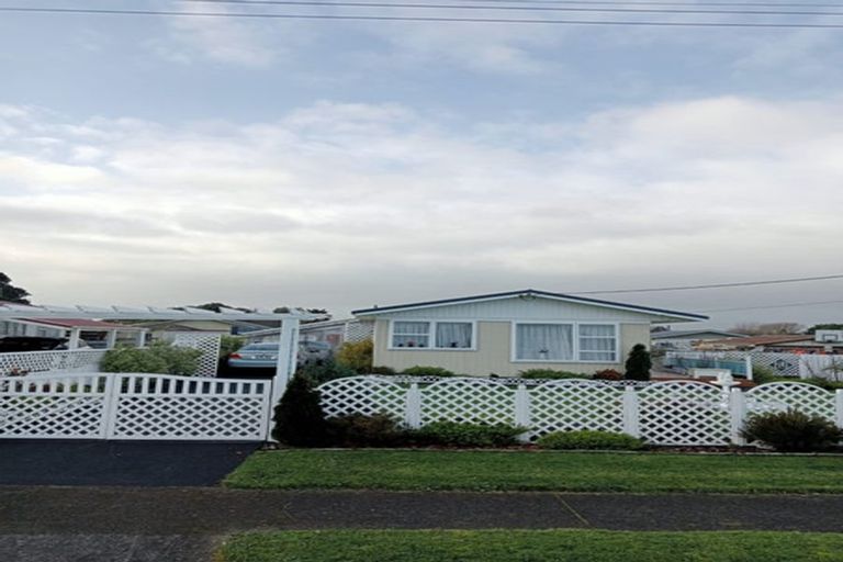 Photo of property in 11 Iredale Road, Hawera, 4610