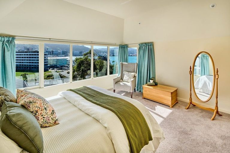 Photo of property in 63 Roxburgh Street, Mount Victoria, Wellington, 6011