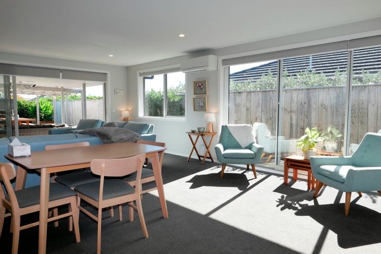 Photo of property in 5 Mahia Lane, Waikanae, 5036