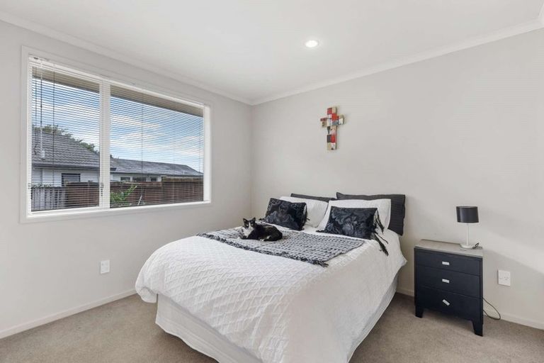 Photo of property in 15 Breaker Grove, Waiuku, 2123