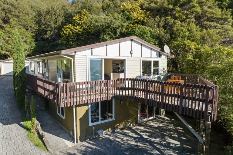 Photo of property in 10 Haven Grove, Naenae, Lower Hutt, 5011