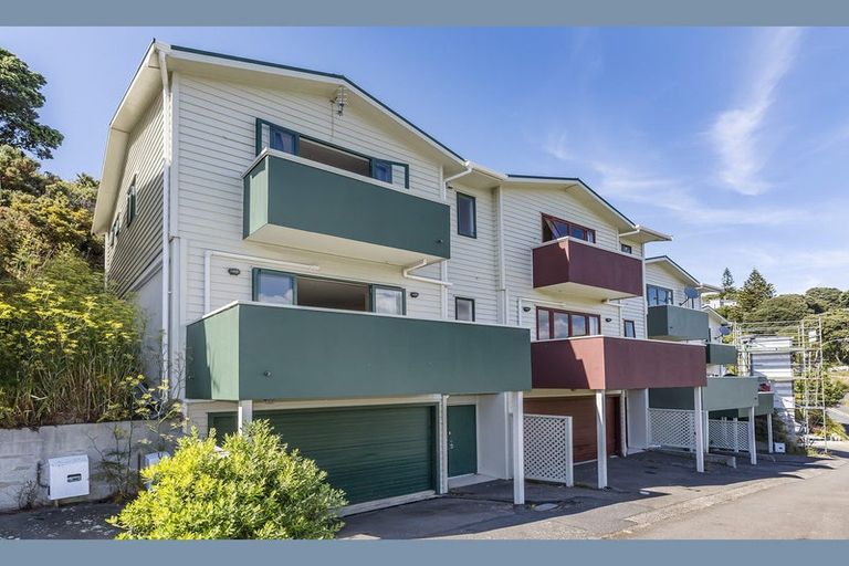 Photo of property in 6 Mitika Way, Strathmore Park, Wellington, 6022