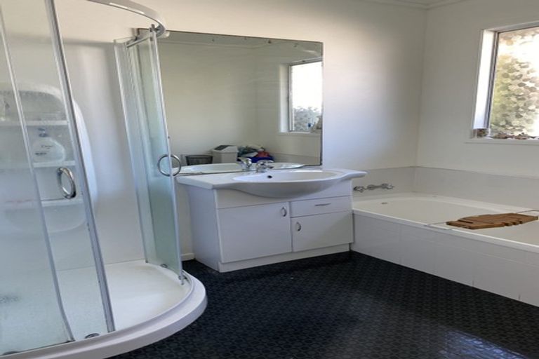 Photo of property in 1/16 Stanley Road, Glenfield, Auckland, 0629