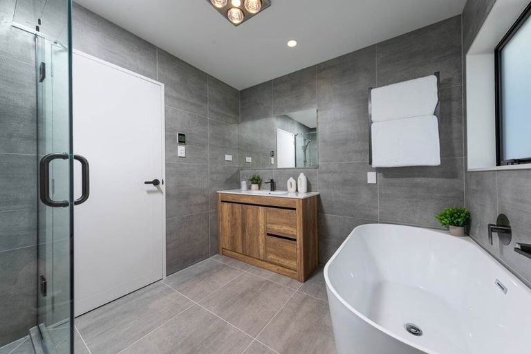 Photo of property in 3 Riroriro Road, Hobsonville, Auckland, 0616